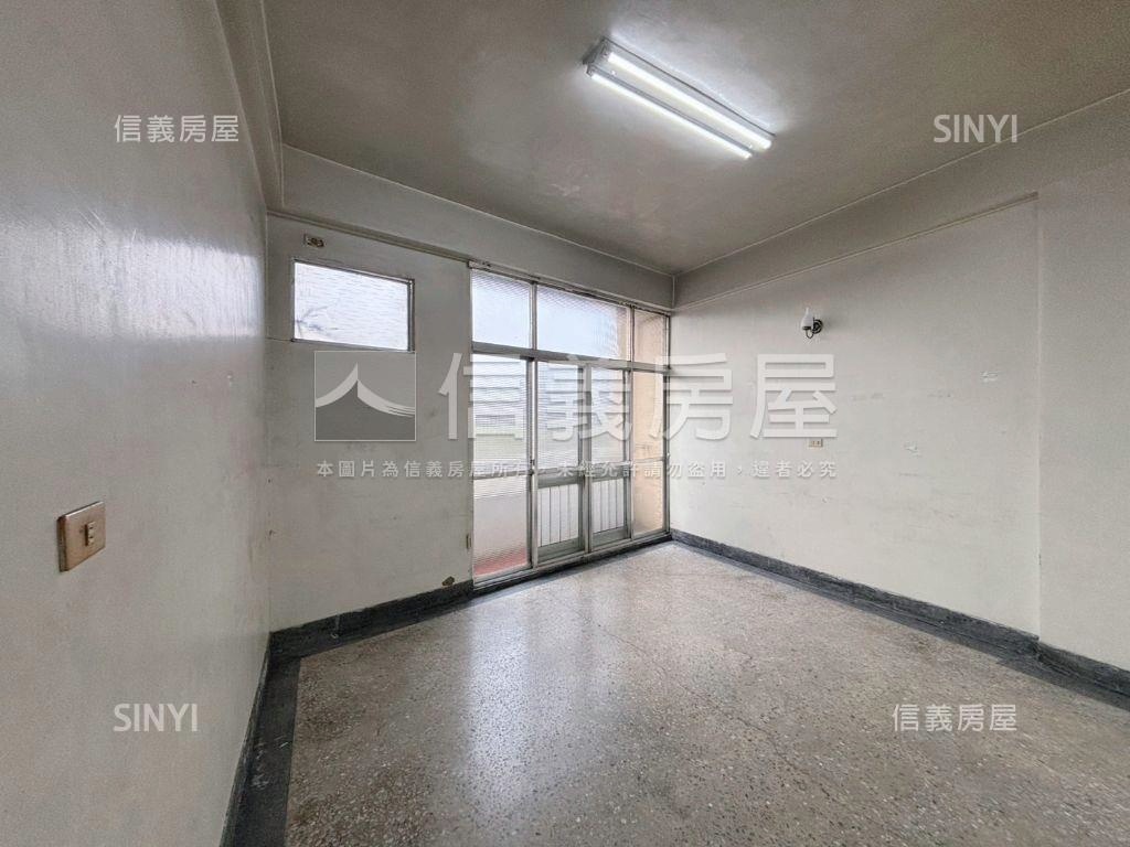 中華北路正路面金店面房屋室內格局與周邊環境