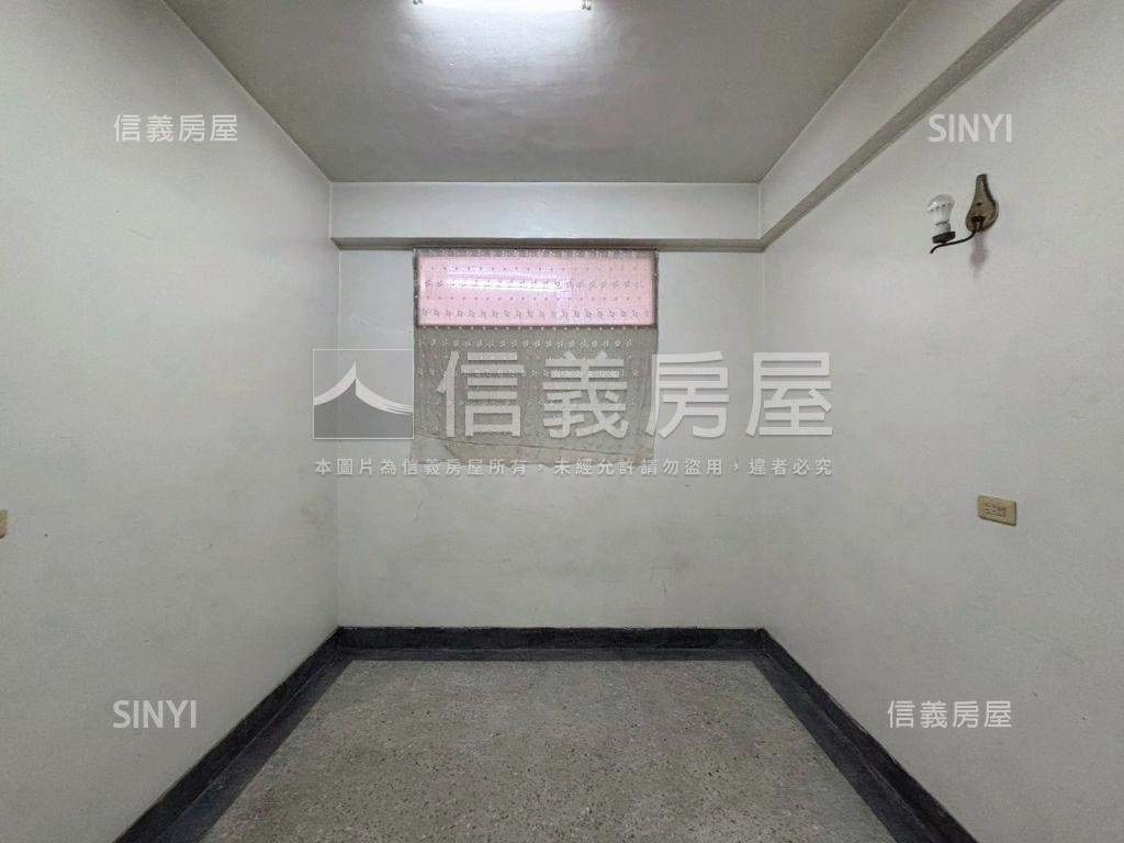 中華北路正路面金店面房屋室內格局與周邊環境