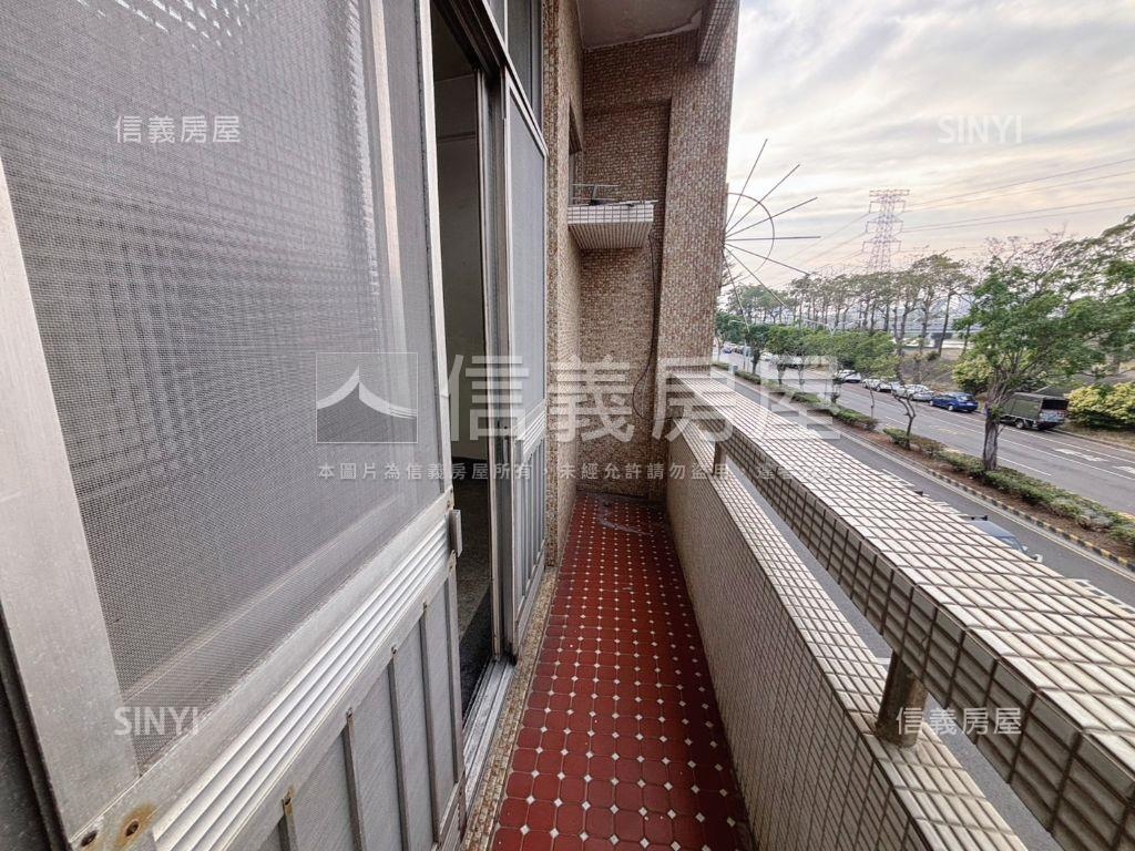 中華北路正路面金店面房屋室內格局與周邊環境