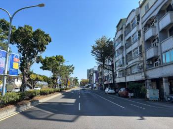 中華北路正路面金店面