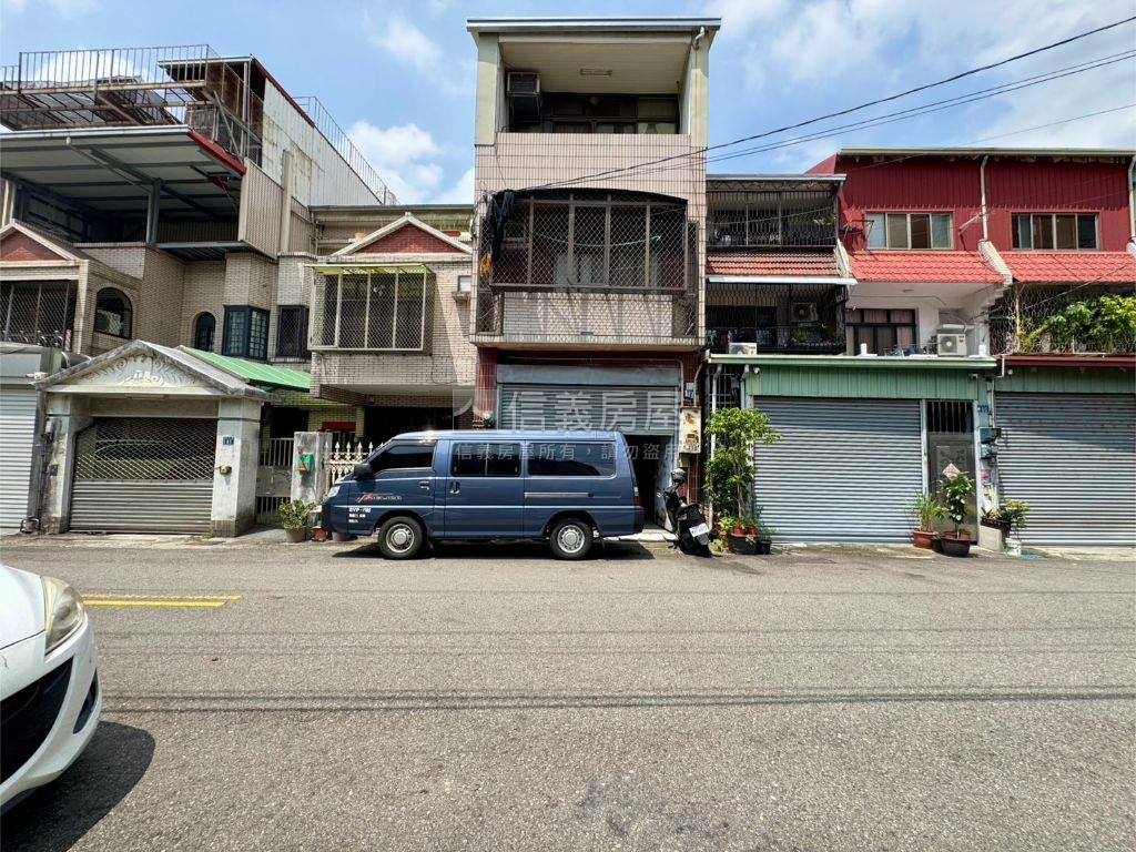 雙面活路地４１坪透店房屋室內格局與周邊環境