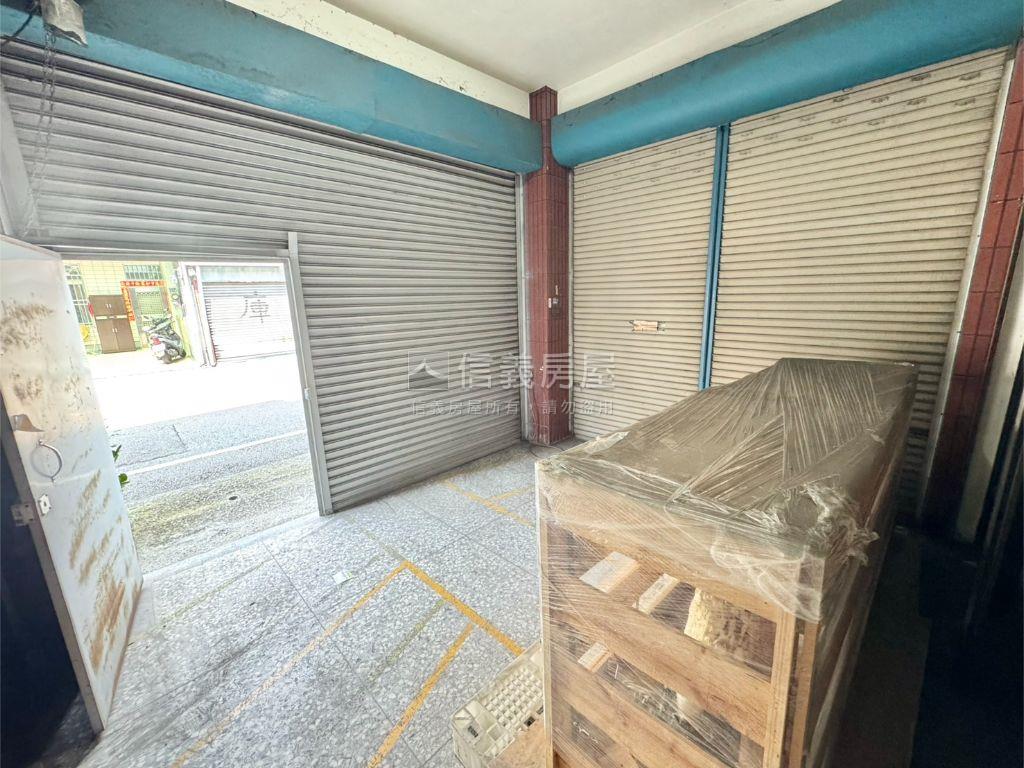 雙面活路地４１坪透店房屋室內格局與周邊環境