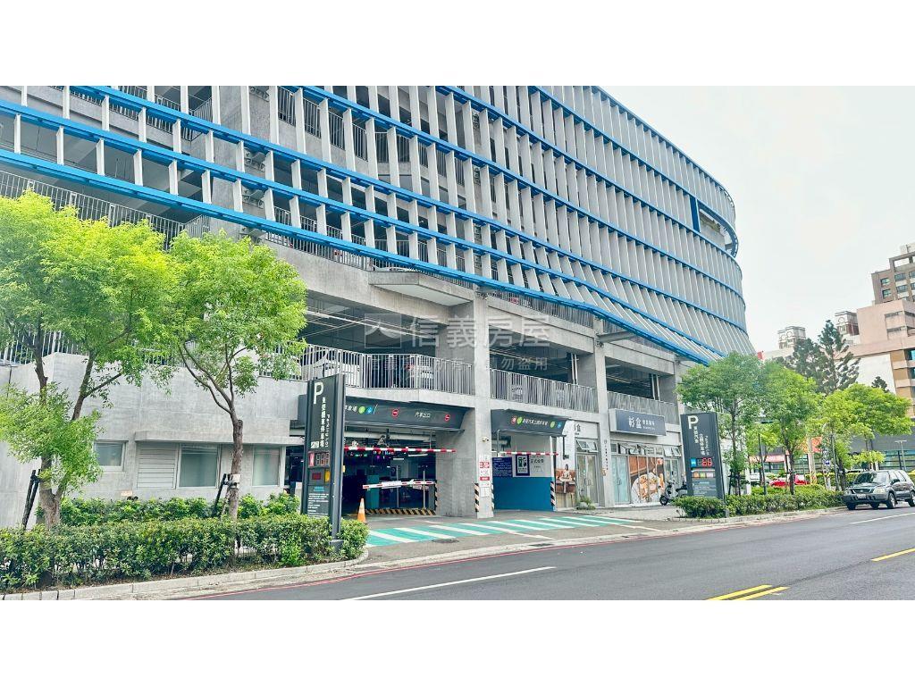 雙面活路地４１坪透店房屋室內格局與周邊環境