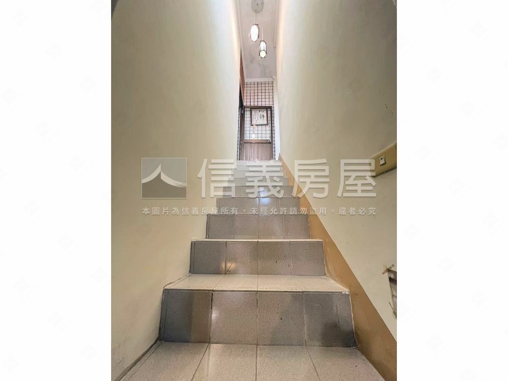 東湖樂高平面四房雙車位房屋室內格局與周邊環境