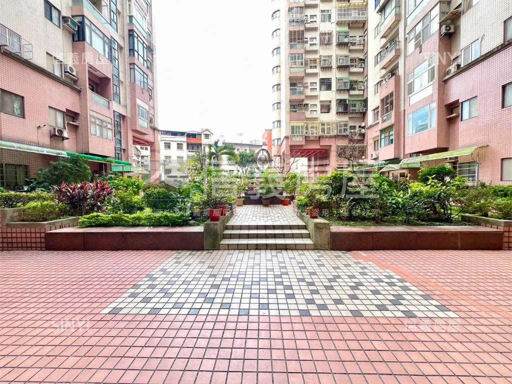 東湖樂高平面四房雙車位房屋室內格局與周邊環境