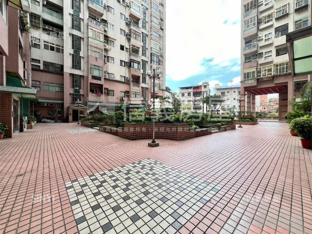 東湖樂高平面四房雙車位房屋室內格局與周邊環境