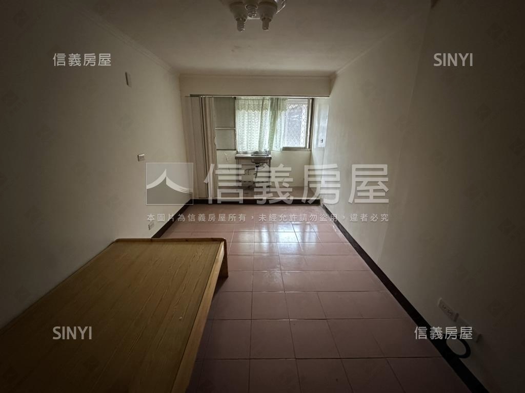 小碧潭捷運站旁漂亮公寓房屋室內格局與周邊環境