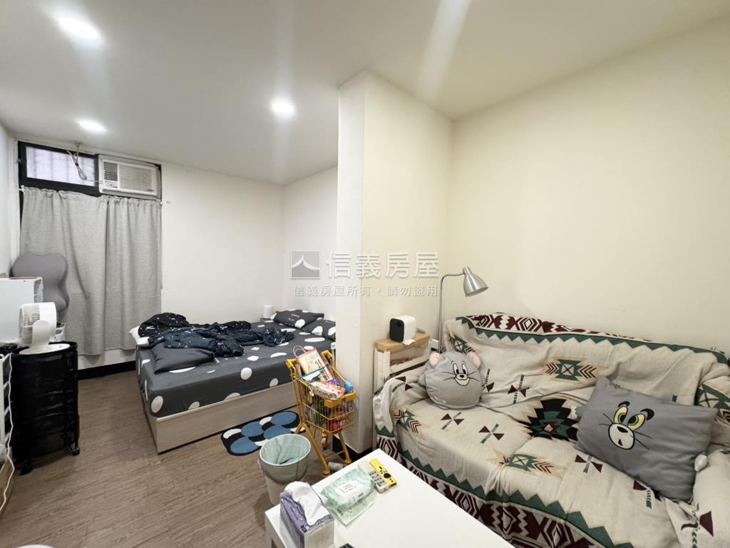 捷運新莊精品參房二樓房屋室內格局與周邊環境