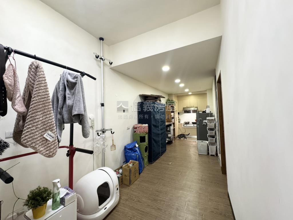 捷運新莊精品參房二樓房屋室內格局與周邊環境