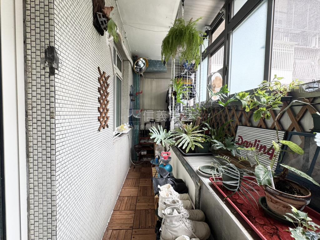 捷運新莊精品參房二樓房屋室內格局與周邊環境