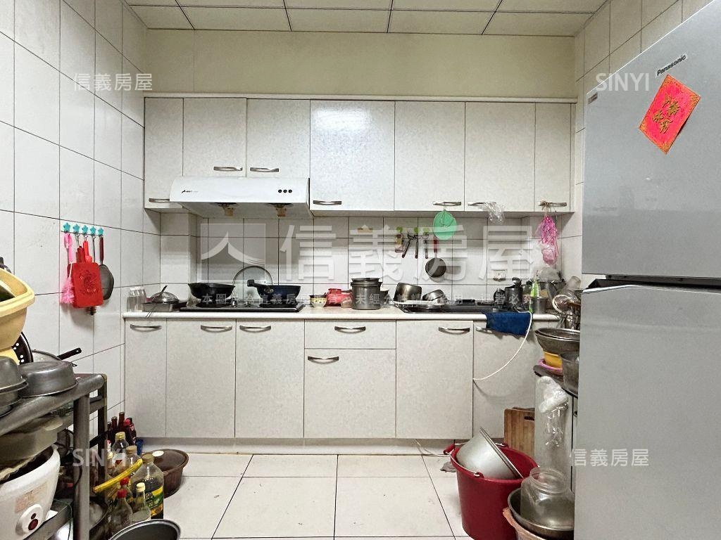 正五權路黃金透店房屋室內格局與周邊環境