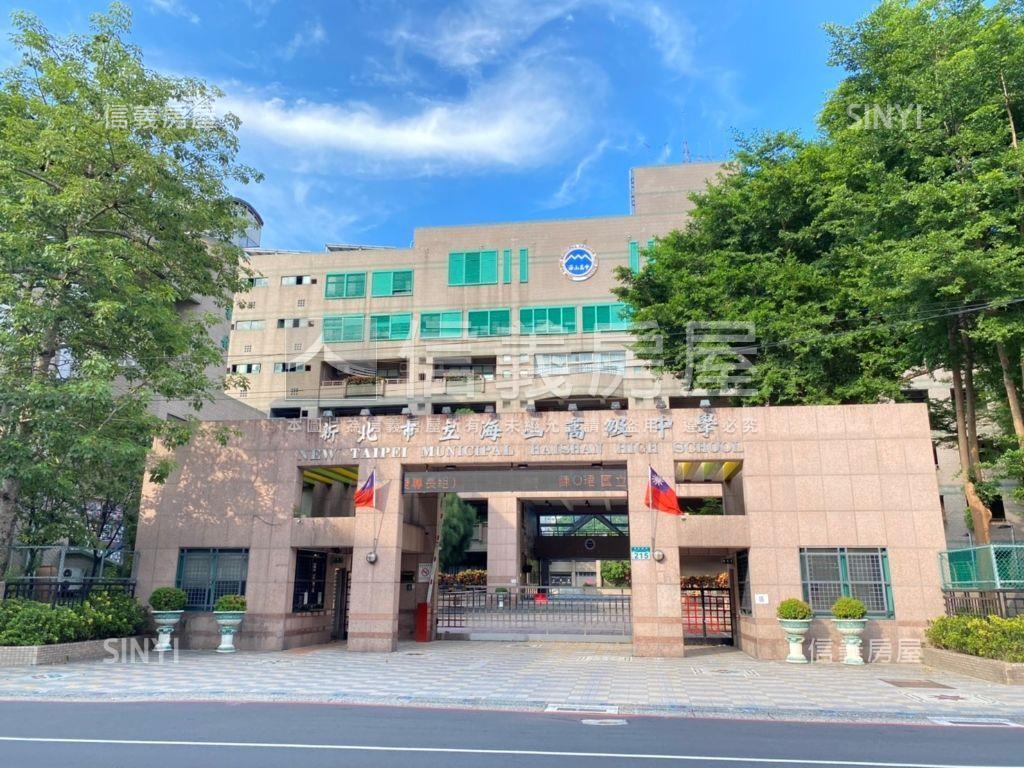 環球青年挑高空間房屋室內格局與周邊環境