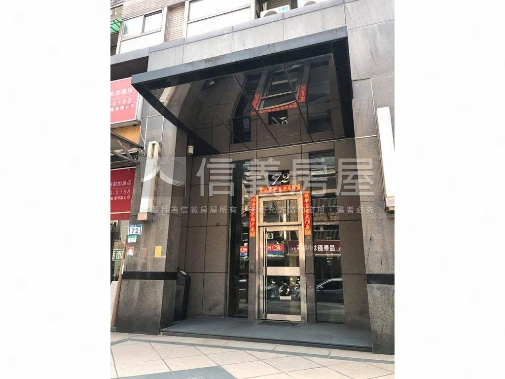東方文華挑高４米５房屋室內格局與周邊環境