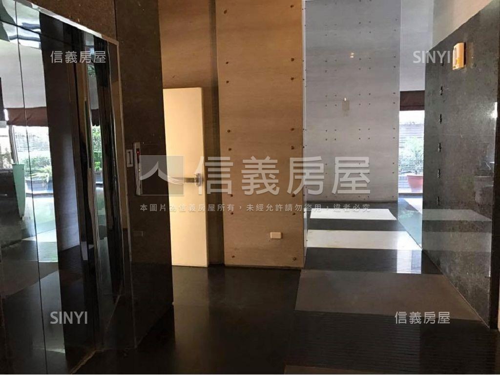 東方文華挑高４米５房屋室內格局與周邊環境