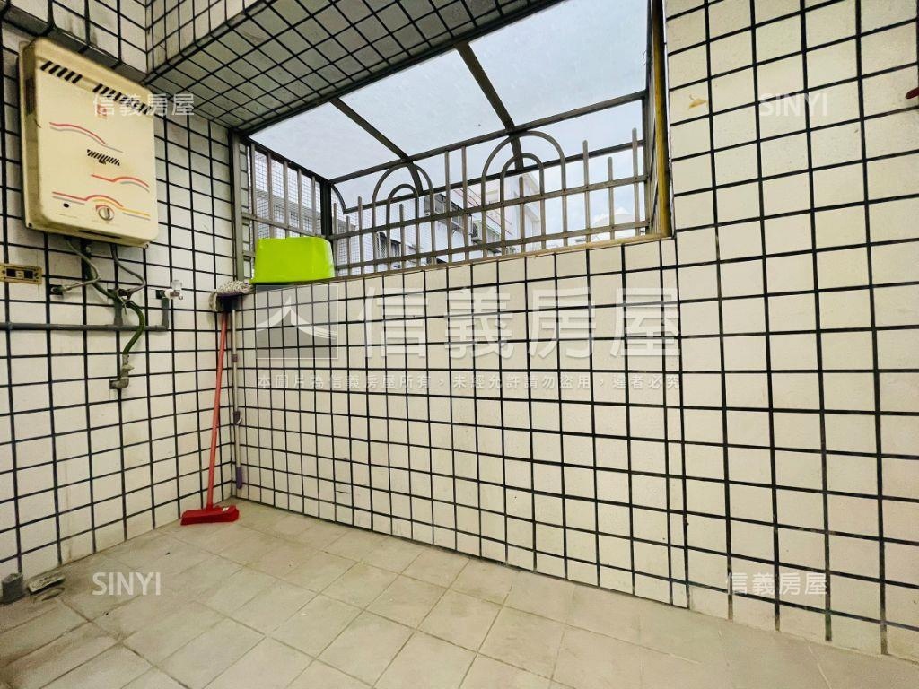 復國商圈採光有整理美三房房屋室內格局與周邊環境
