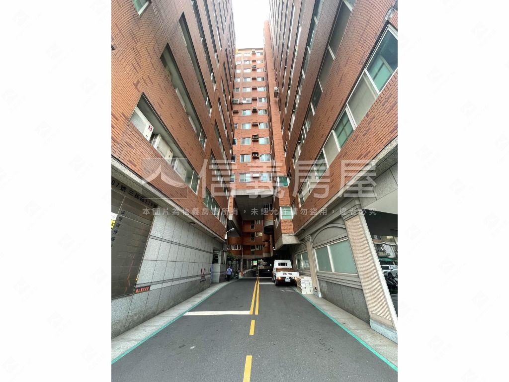 三民御璽黃金商辦房屋室內格局與周邊環境