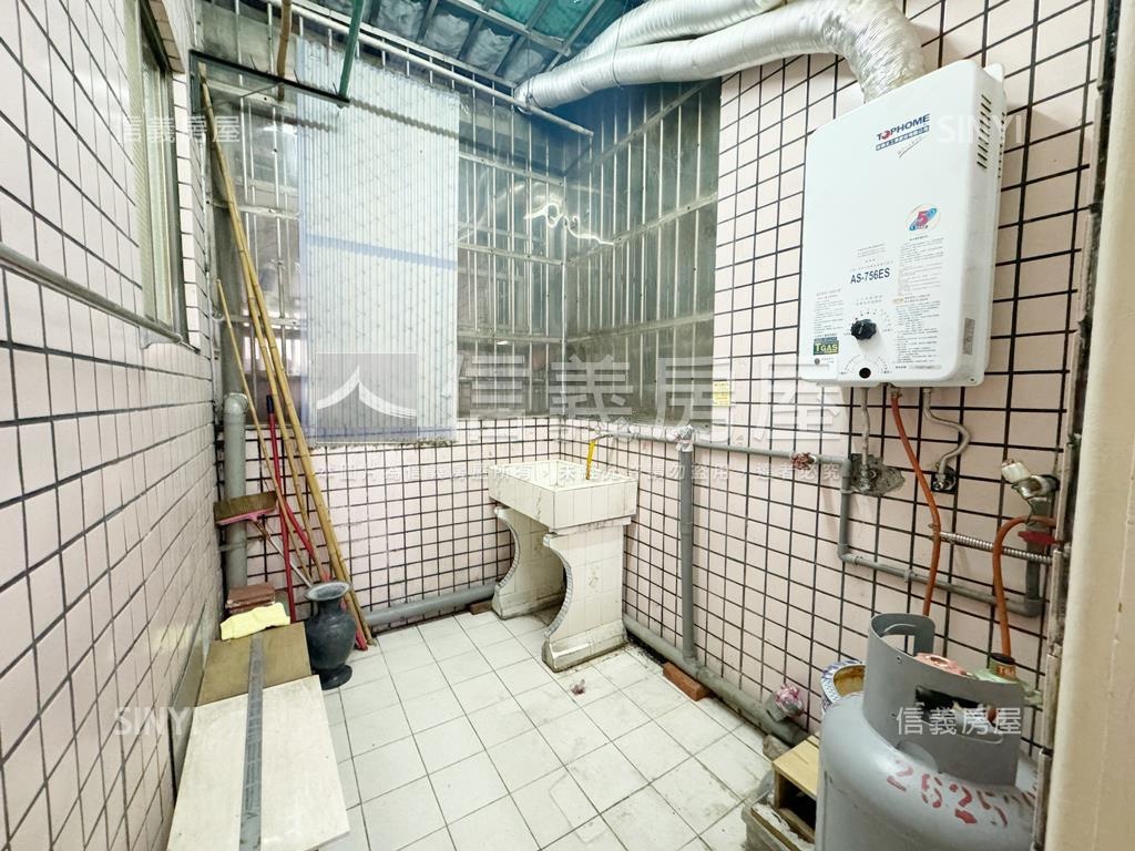 店長推薦電梯便利二樓房屋室內格局與周邊環境