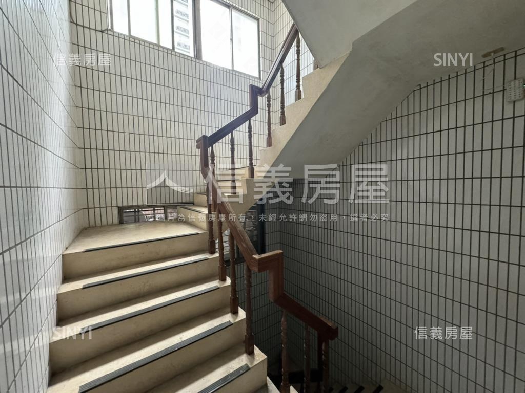 店長推薦電梯便利二樓房屋室內格局與周邊環境