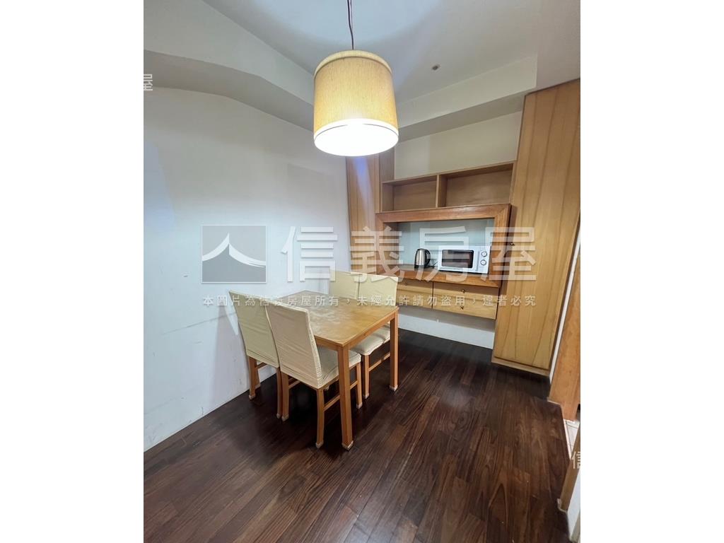 登峰天廈高樓景觀可抽車位房屋室內格局與周邊環境