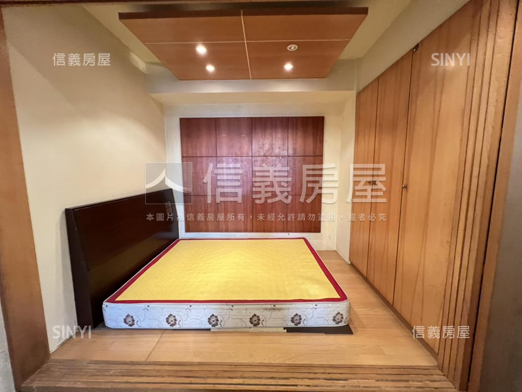 登峰天廈高樓景觀可抽車位房屋室內格局與周邊環境