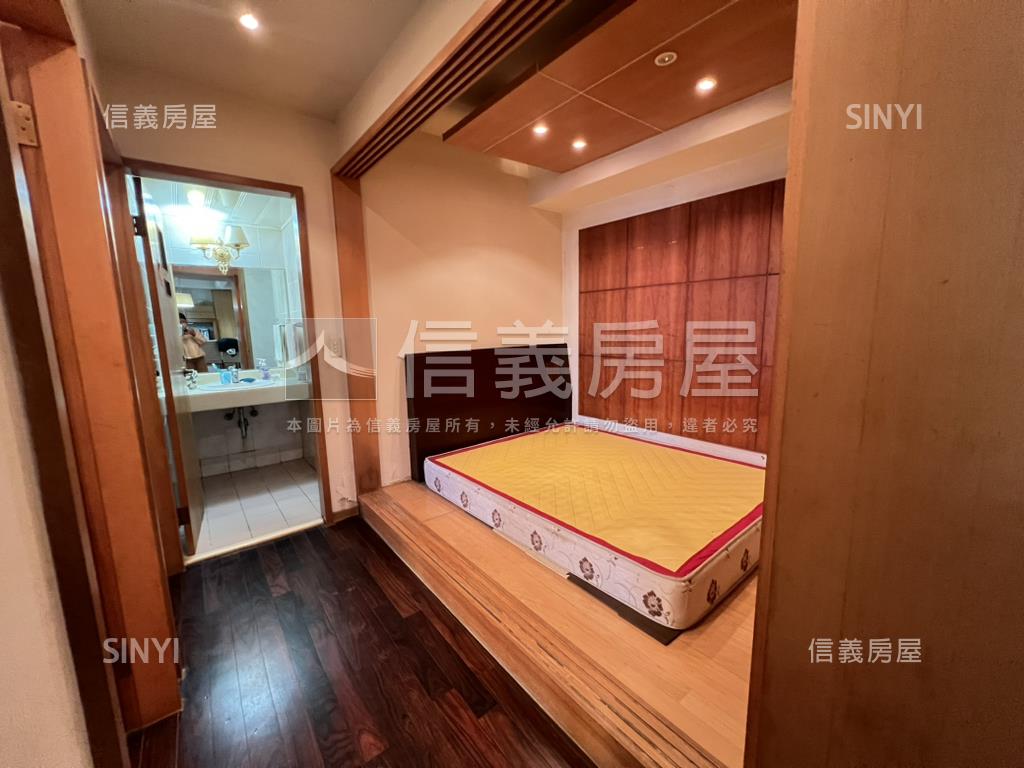 登峰天廈高樓景觀可抽車位房屋室內格局與周邊環境