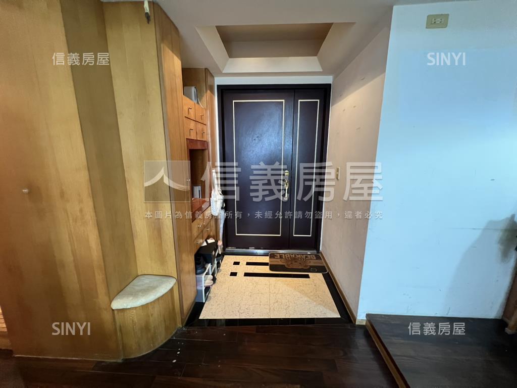 登峰天廈高樓景觀可抽車位房屋室內格局與周邊環境