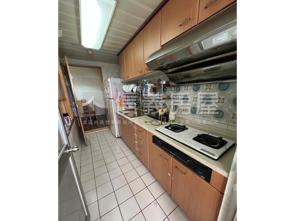 登峰天廈高樓景觀可抽車位房屋室內格局與周邊環境