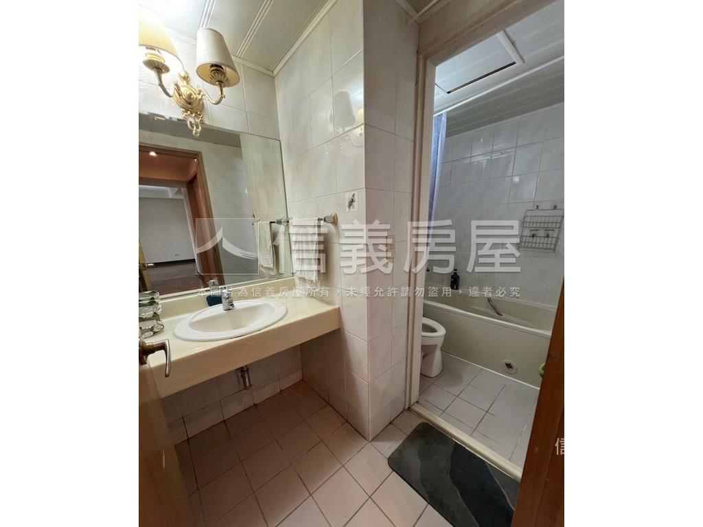 登峰天廈高樓景觀可抽車位房屋室內格局與周邊環境