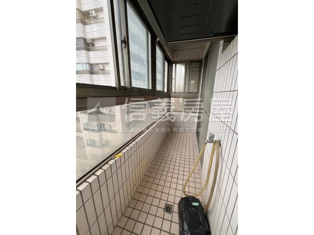 登峰天廈高樓景觀可抽車位房屋室內格局與周邊環境