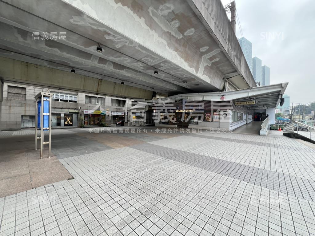 登峰天廈高樓景觀可抽車位房屋室內格局與周邊環境