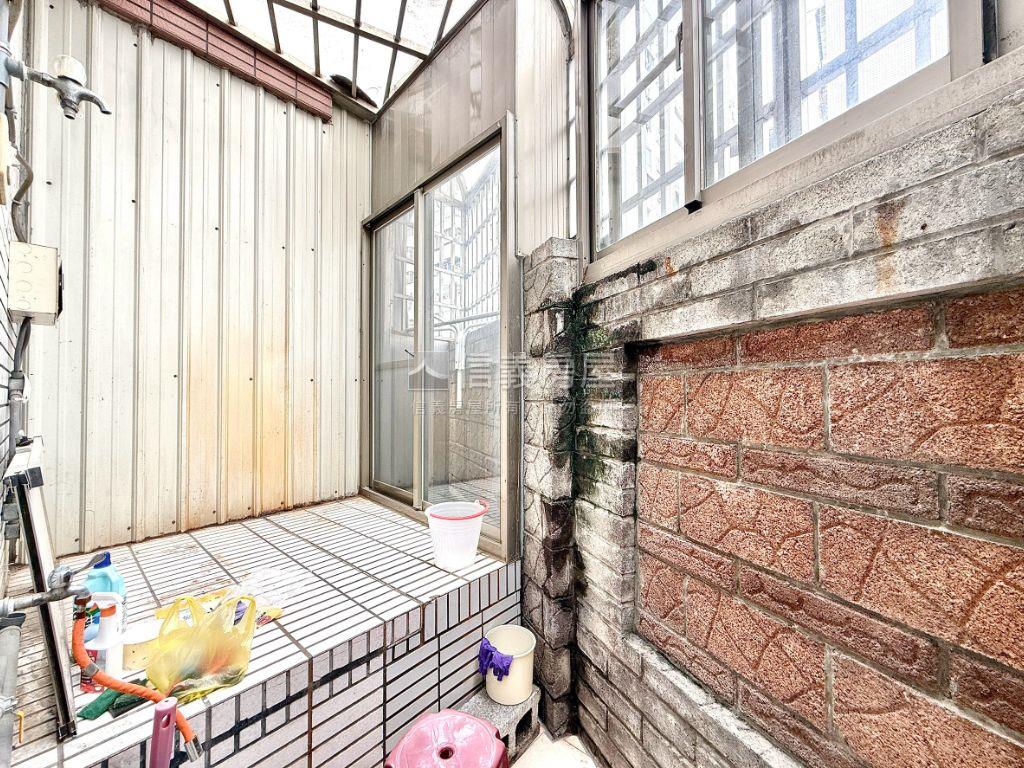 漢口路黃金商圈正３樓店面房屋室內格局與周邊環境