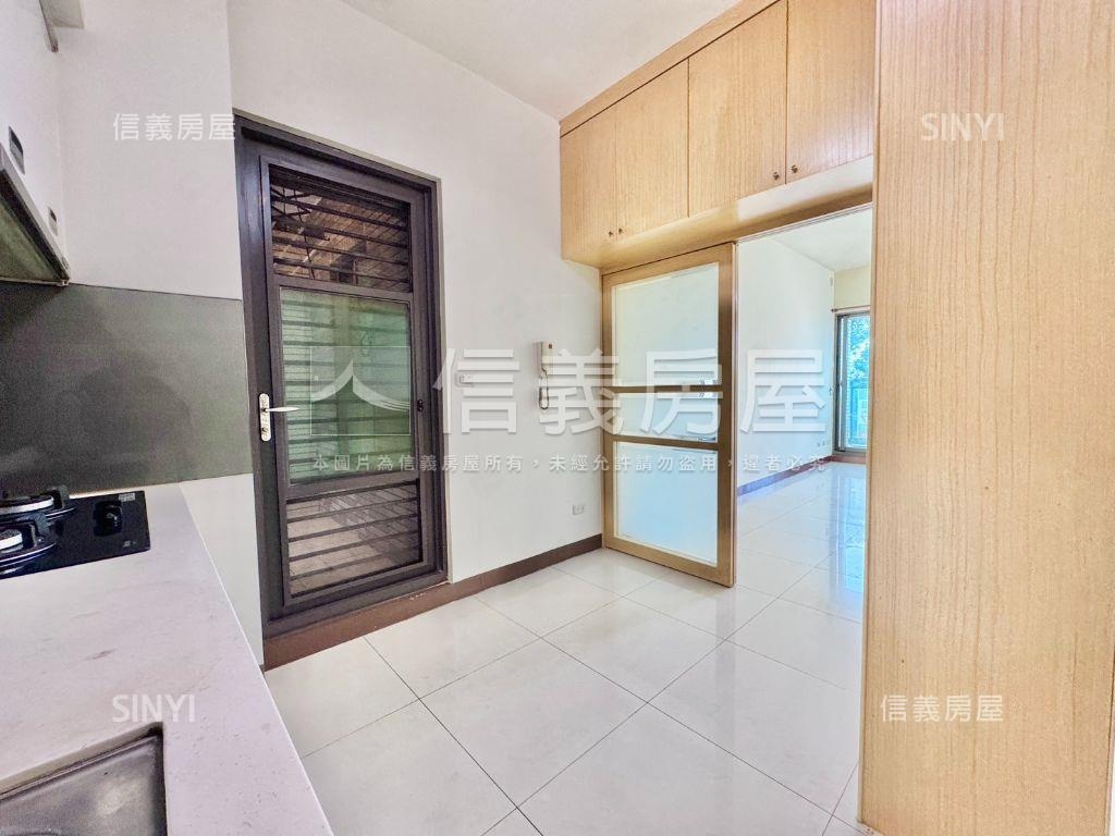 近左營高鐵樹景採光三房房屋室內格局與周邊環境