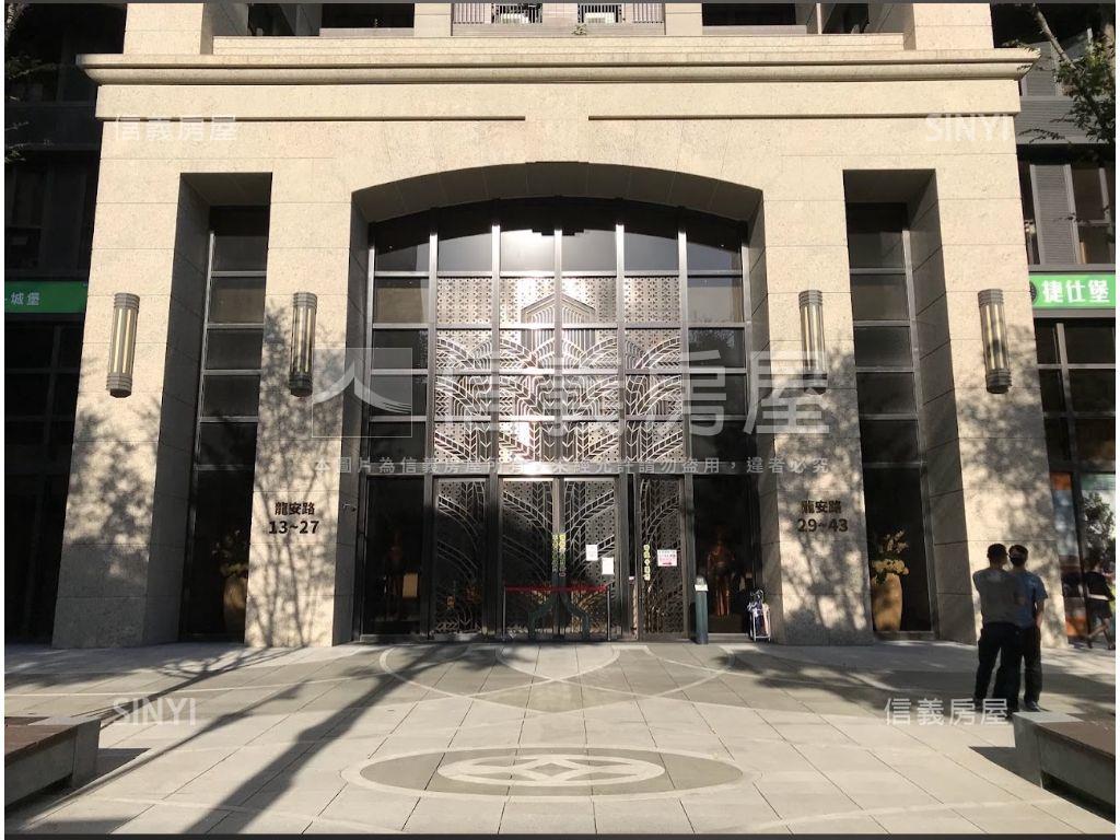 專任捷運捷仕堡電梯３房房屋室內格局與周邊環境