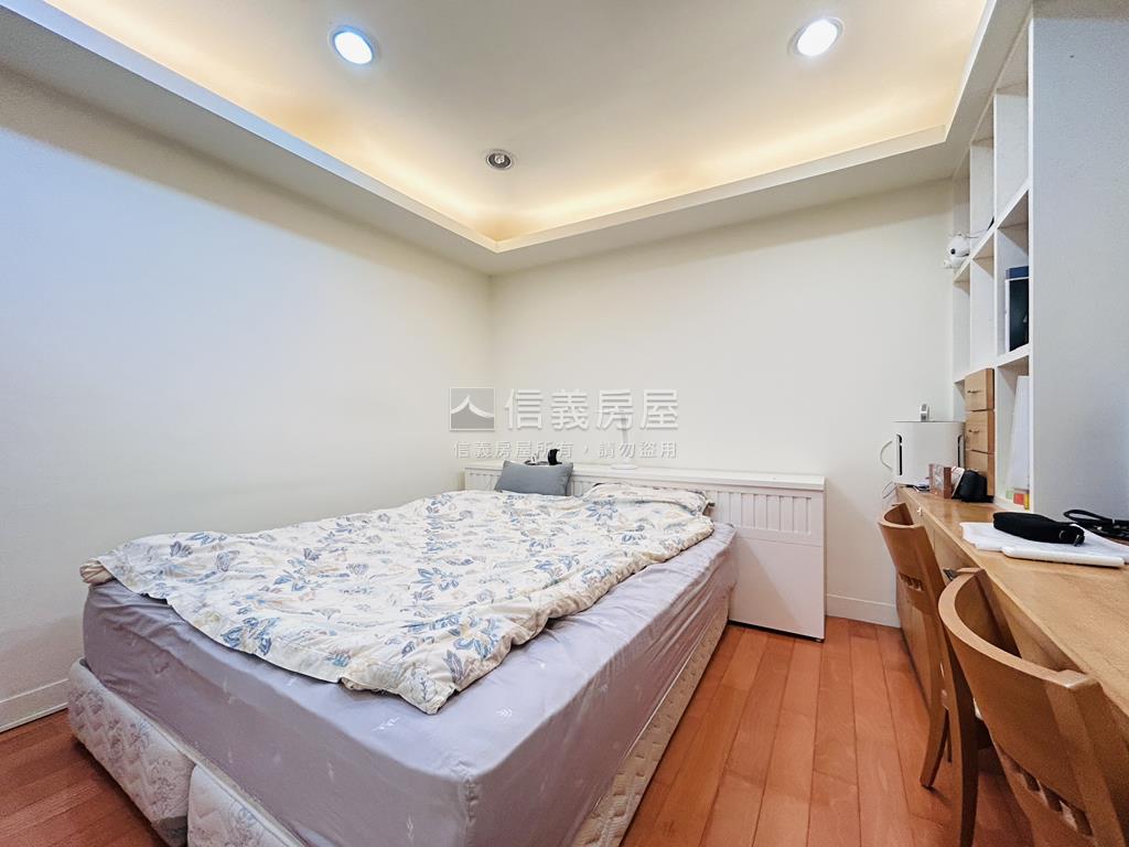 一層一戶邊間三房房屋室內格局與周邊環境