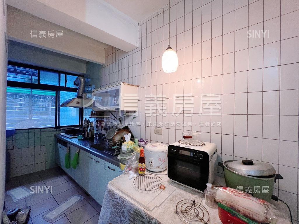 通化稀有傳家透天店面房屋室內格局與周邊環境