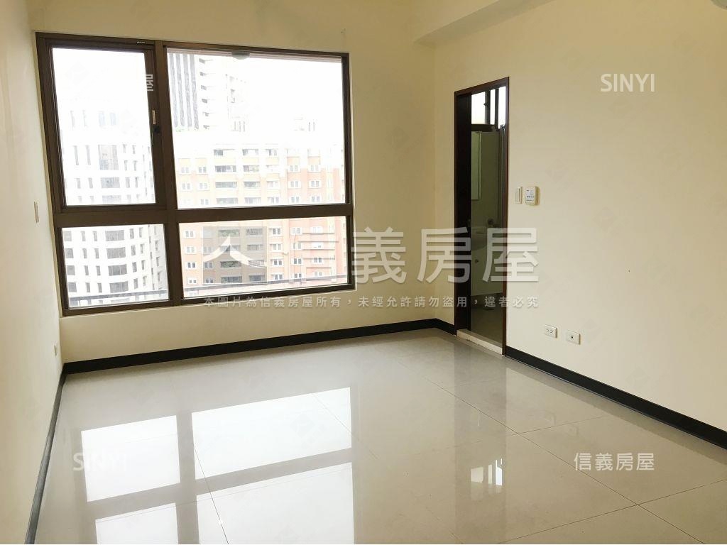אֵל中華路三面採光電梯房屋室內格局與周邊環境