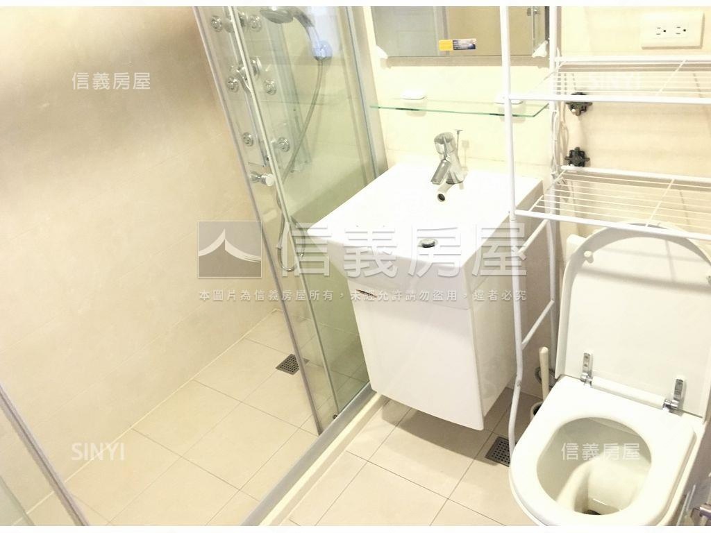 אֵל中華路三面採光電梯房屋室內格局與周邊環境