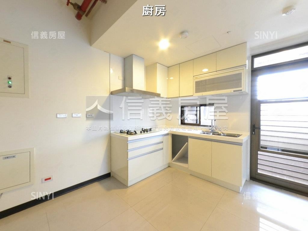 אֵל中華路三面採光電梯房屋室內格局與周邊環境