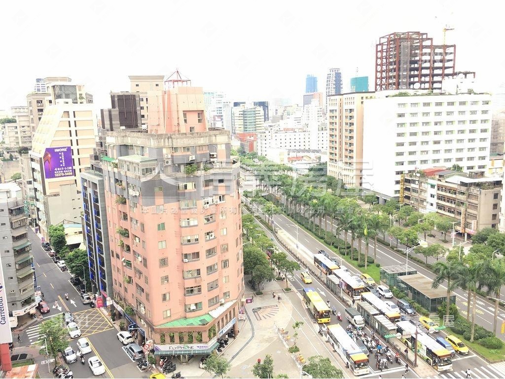 אֵל中華路三面採光電梯房屋室內格局與周邊環境