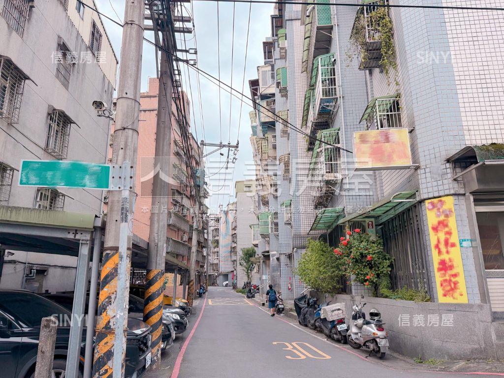中興路。優質店面附車位房屋室內格局與周邊環境
