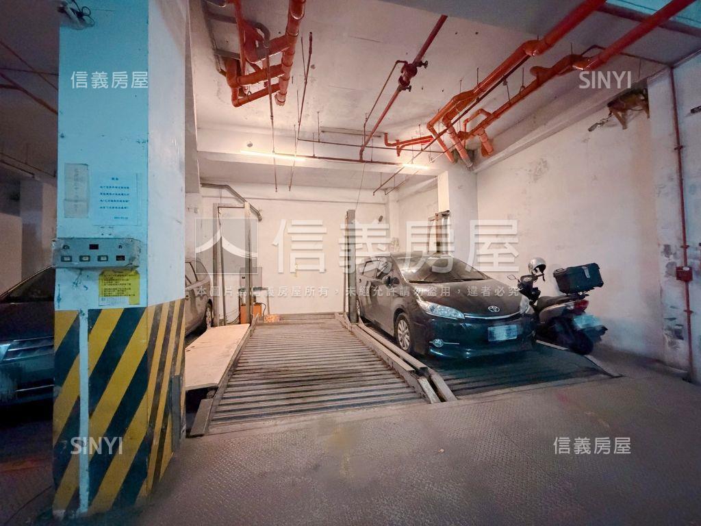 中興路。優質店面附車位房屋室內格局與周邊環境