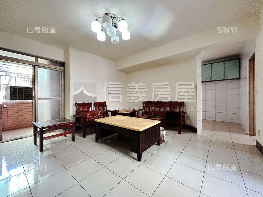 近文山特區成家三房房屋室內格局與周邊環境