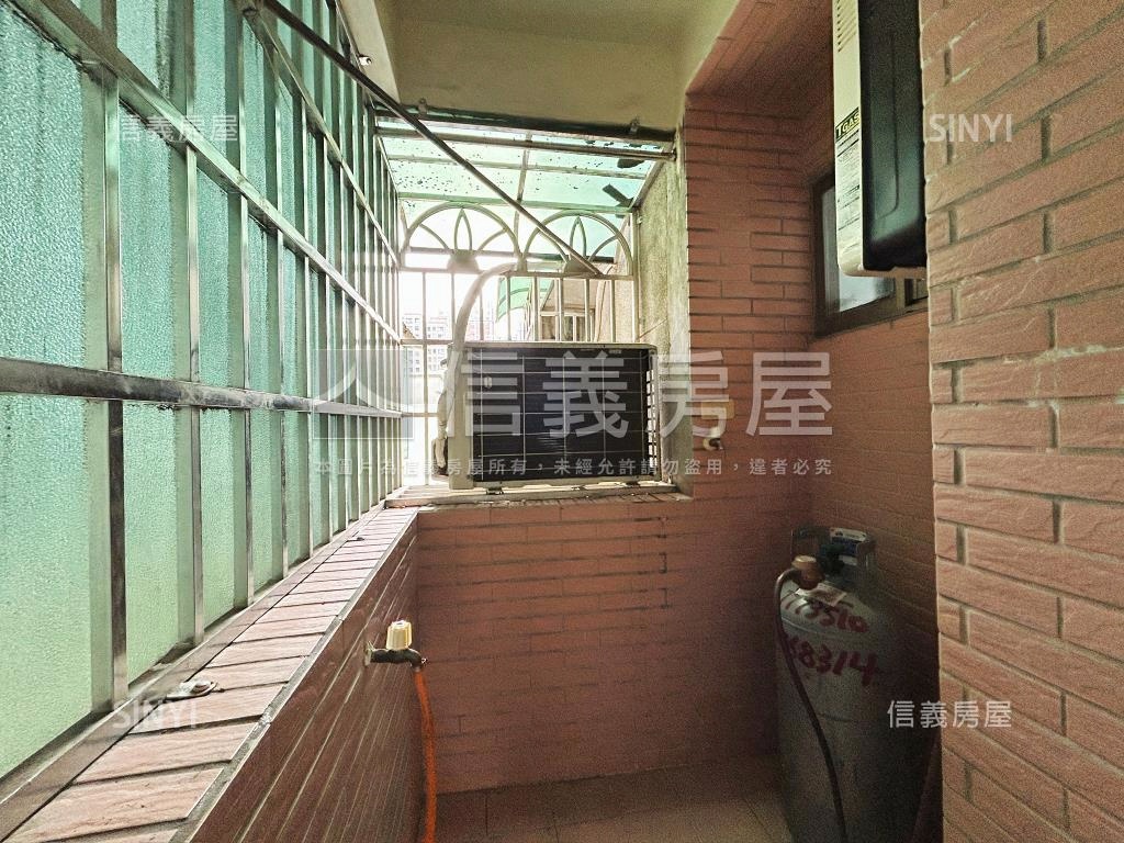 近文山特區成家三房房屋室內格局與周邊環境