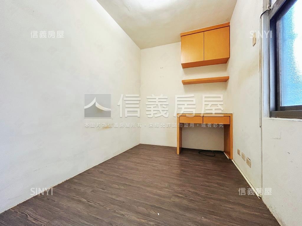 近文山特區成家三房房屋室內格局與周邊環境