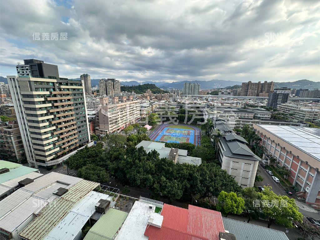 樓中樓景觀美宅房屋室內格局與周邊環境