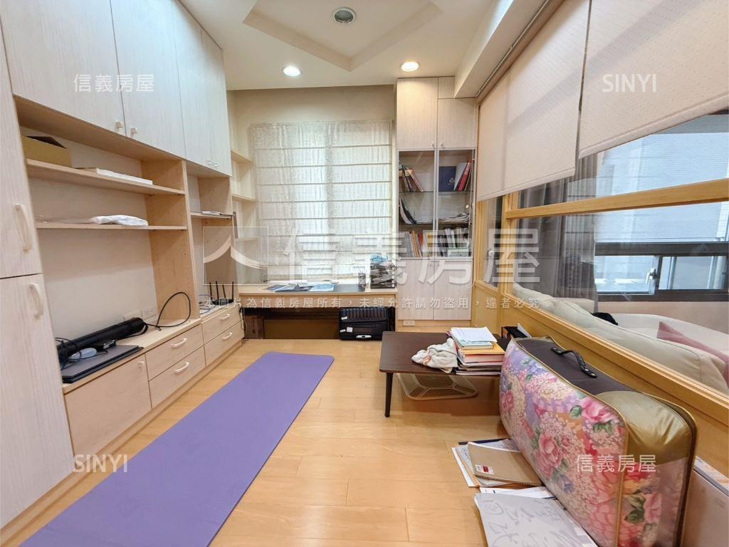 專任。鉅虹水之庭三房平車房屋室內格局與周邊環境