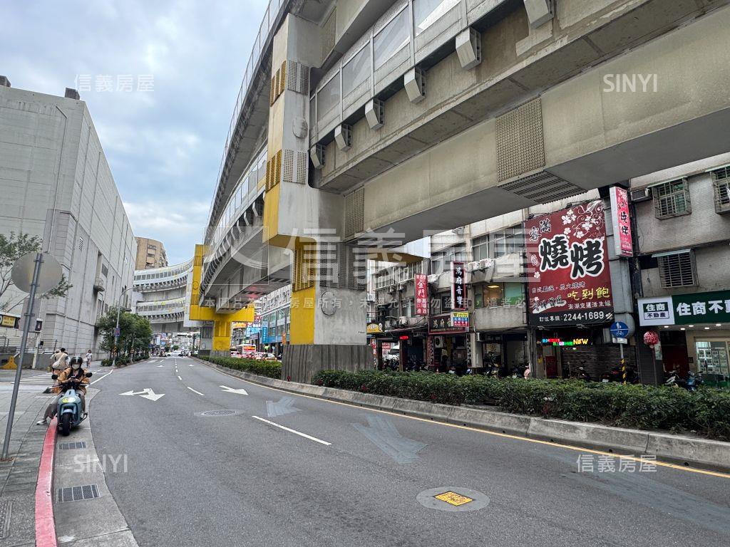 中和捷運邊間大空間房屋室內格局與周邊環境