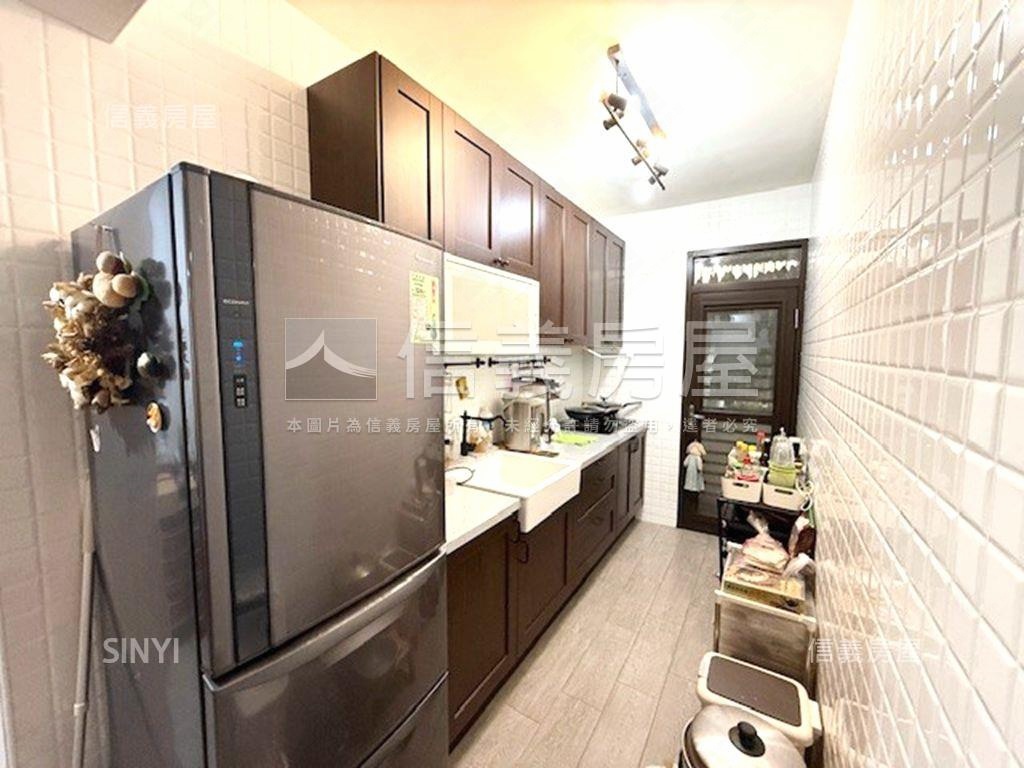 新板特區旁方正優美寓房屋室內格局與周邊環境