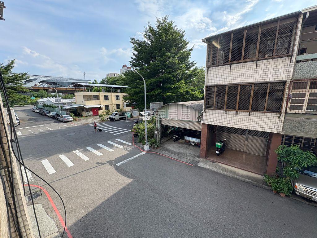 近五權火車站２樓公寓房屋室內格局與周邊環境