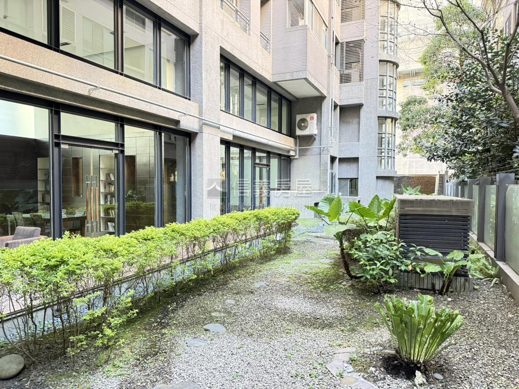 市政依蝶四房附Ｂ１平車房屋室內格局與周邊環境